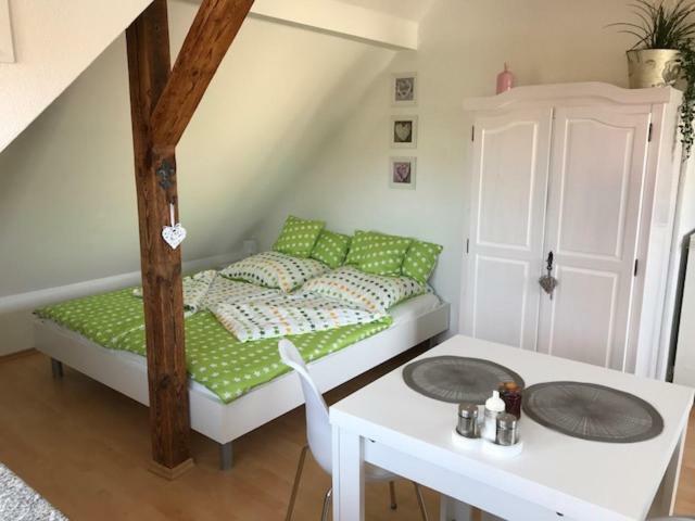 Liebevoll Eingerichtete Ferienwohnung Im Dg Zwenkau Buitenkant foto